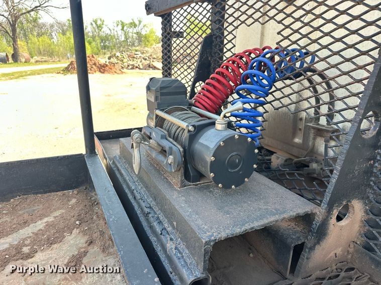 image for item EJ8652 1994 Ford LA9000 winch truck