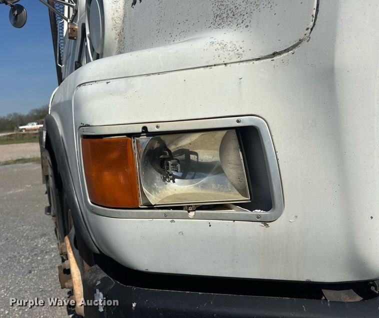 image for item EJ8652 1994 Ford LA9000 winch truck