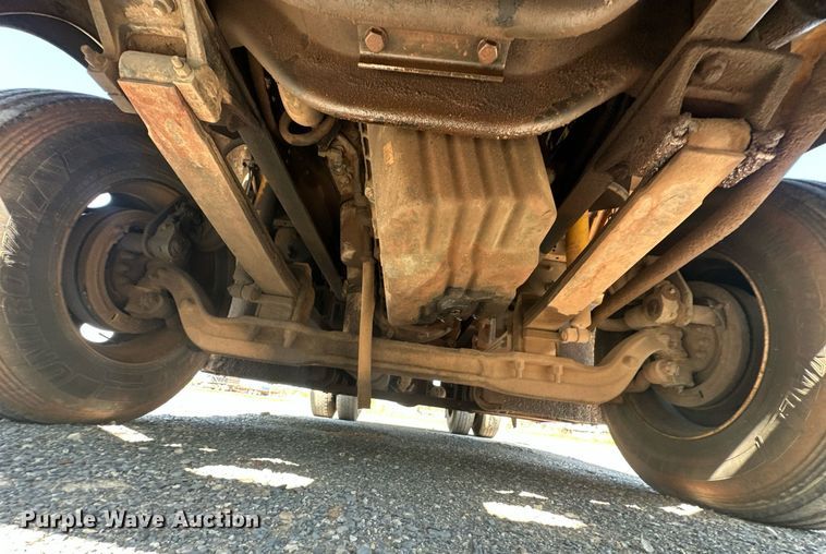 image for item EJ8652 1994 Ford LA9000 winch truck