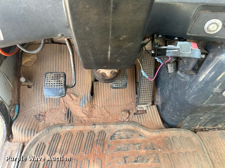 image for item EJ8652 1994 Ford LA9000 winch truck