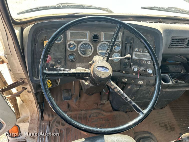 image for item EJ8652 1994 Ford LA9000 winch truck