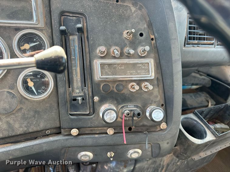 image for item EJ8652 1994 Ford LA9000 winch truck