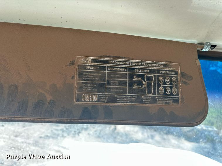 image for item EJ8652 1994 Ford LA9000 winch truck