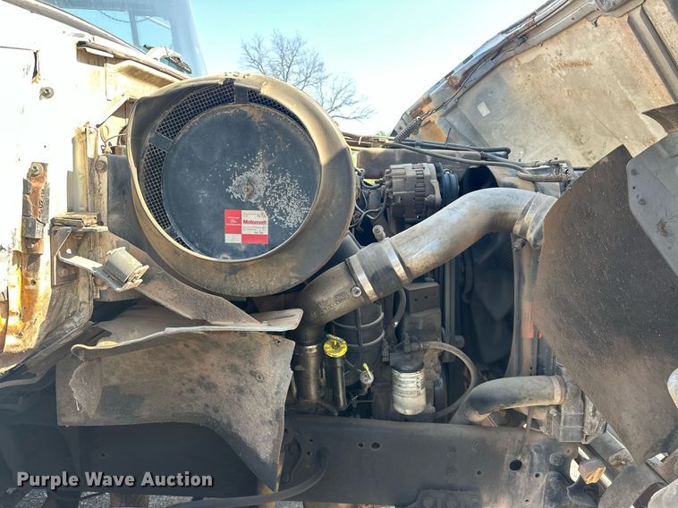 image for item EJ8652 1994 Ford LA9000 winch truck