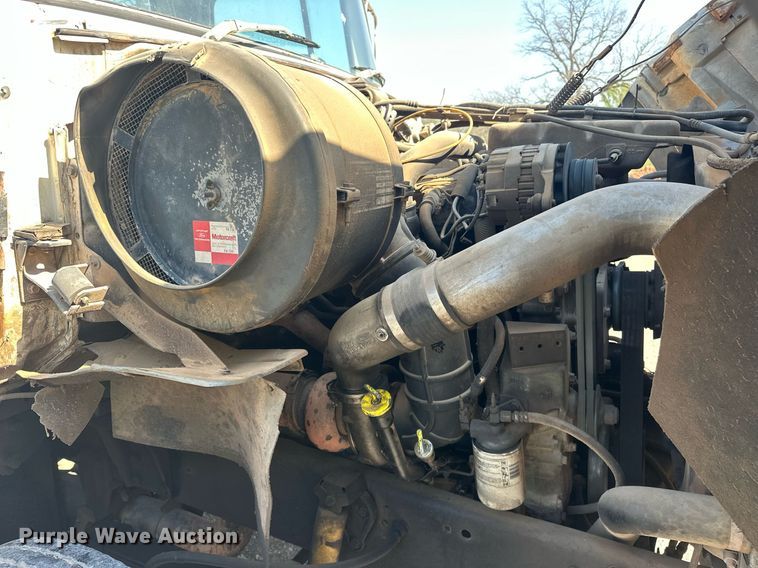 image for item EJ8652 1994 Ford LA9000 winch truck