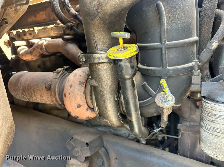 image for item EJ8652 1994 Ford LA9000 winch truck