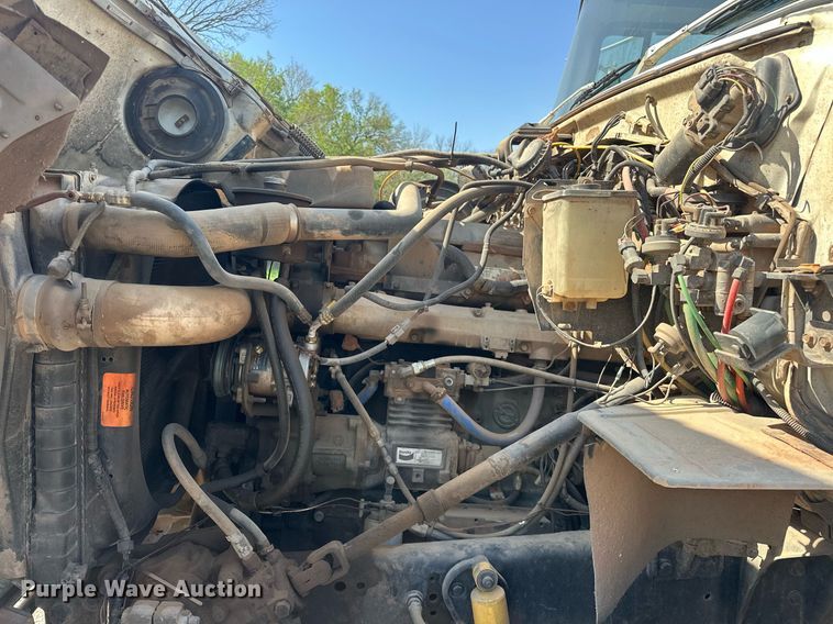 image for item EJ8652 1994 Ford LA9000 winch truck