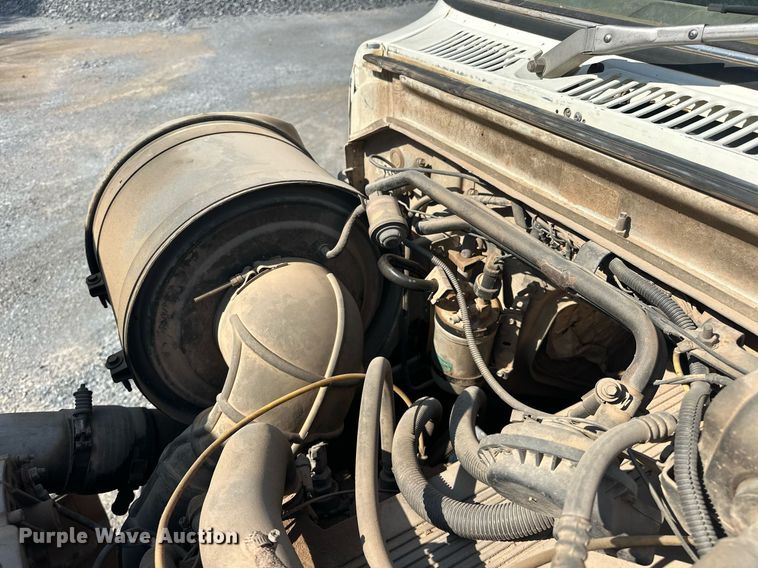 image for item EJ8652 1994 Ford LA9000 winch truck