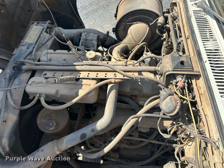 image for item EJ8652 1994 Ford LA9000 winch truck