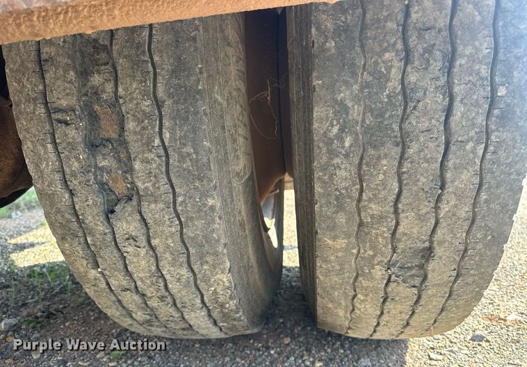 image for item EJ8652 1994 Ford LA9000 winch truck