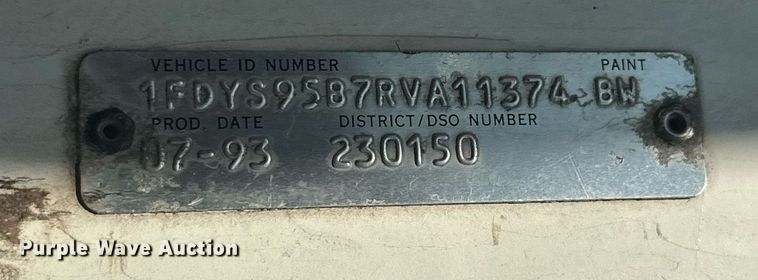 image for item EJ8652 1994 Ford LA9000 winch truck