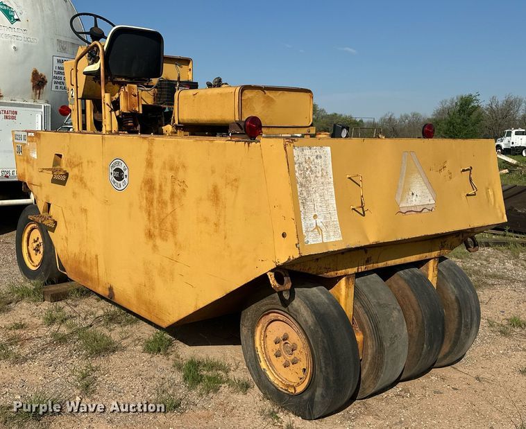 image for item EJ8653 1980 Bros SP3000 pneumatic roller