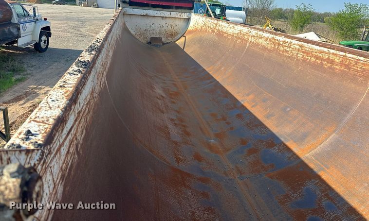 image for item EJ8654 2013 Construction Specialists Trailers HRD 32 end dump trailer