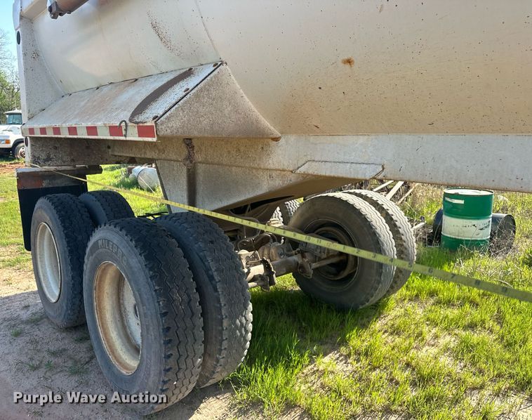 image for item EJ8654 2013 Construction Specialists Trailers HRD 32 end dump trailer