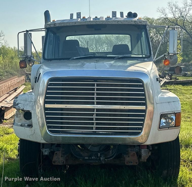 image for item EJ8655 1992 Ford LA9000 truck cab and chassis