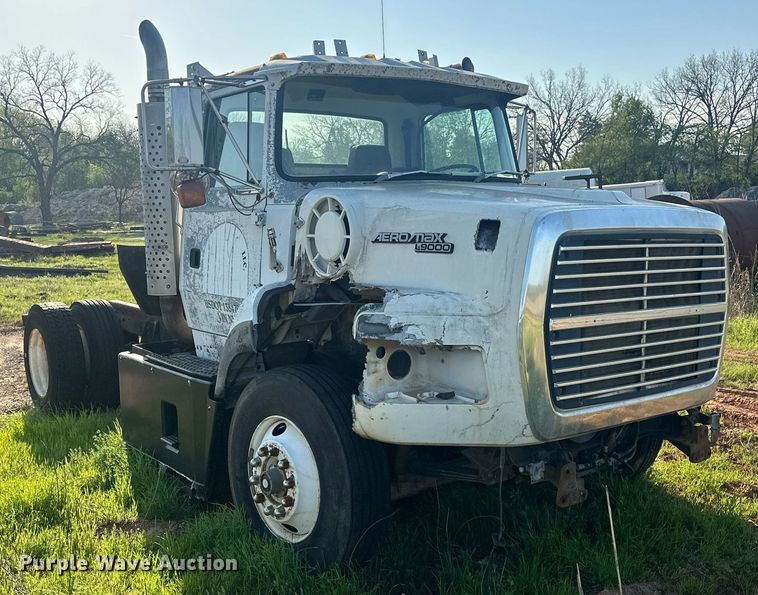 image for item EJ8655 1992 Ford LA9000 truck cab and chassis