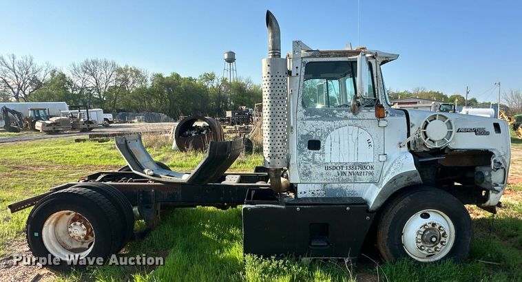 image for item EJ8655 1992 Ford LA9000 truck cab and chassis