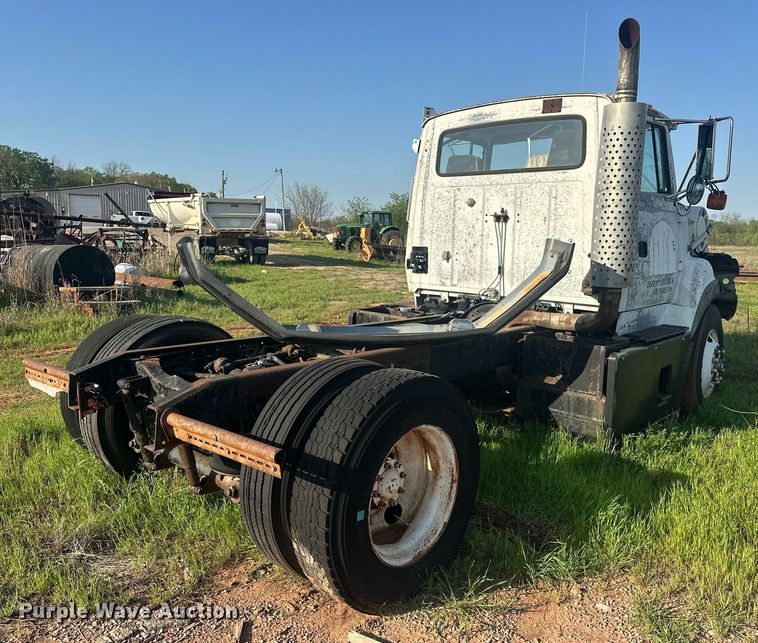 image for item EJ8655 1992 Ford LA9000 truck cab and chassis