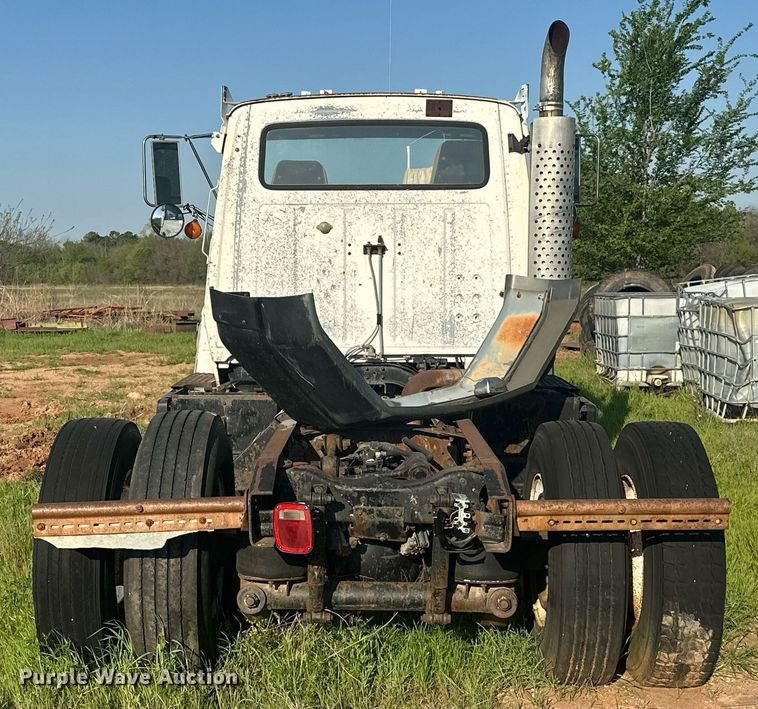 image for item EJ8655 1992 Ford LA9000 truck cab and chassis