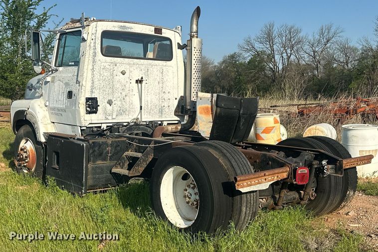 image for item EJ8655 1992 Ford LA9000 truck cab and chassis