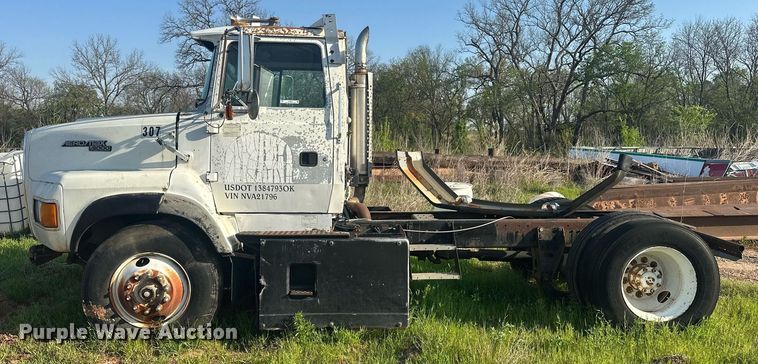 image for item EJ8655 1992 Ford LA9000 truck cab and chassis