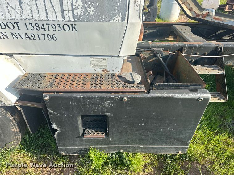 image for item EJ8655 1992 Ford LA9000 truck cab and chassis