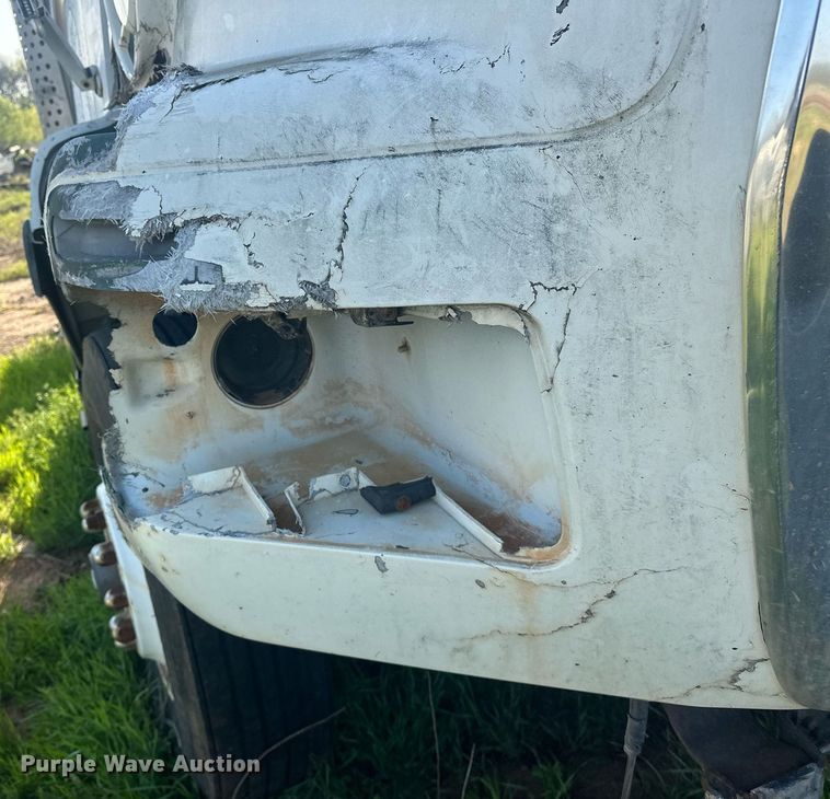 image for item EJ8655 1992 Ford LA9000 truck cab and chassis