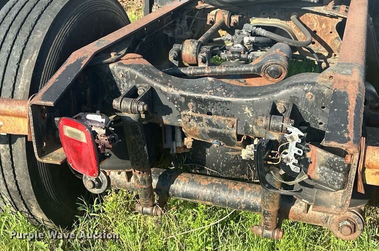 image for item EJ8655 1992 Ford LA9000 truck cab and chassis