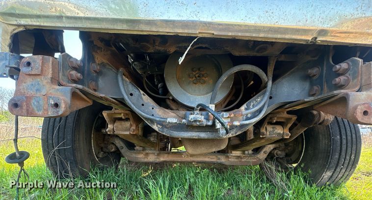 image for item EJ8655 1992 Ford LA9000 truck cab and chassis