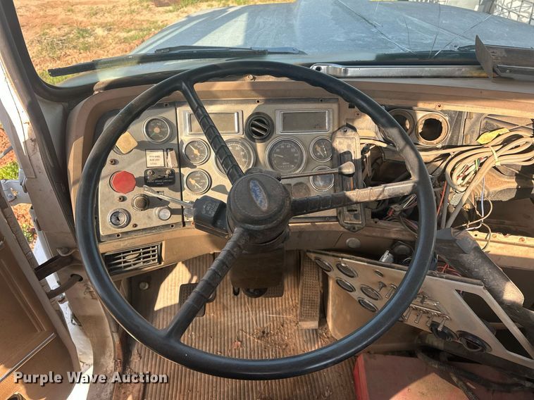 image for item EJ8655 1992 Ford LA9000 truck cab and chassis