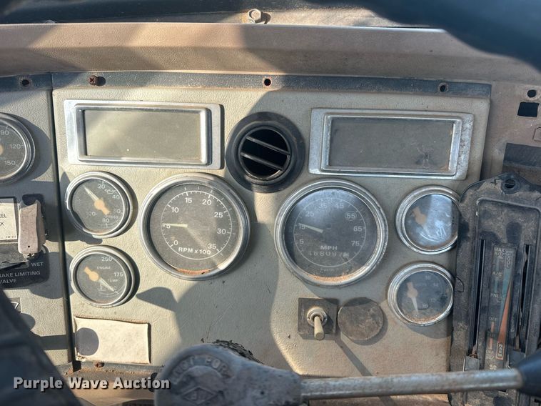 image for item EJ8655 1992 Ford LA9000 truck cab and chassis