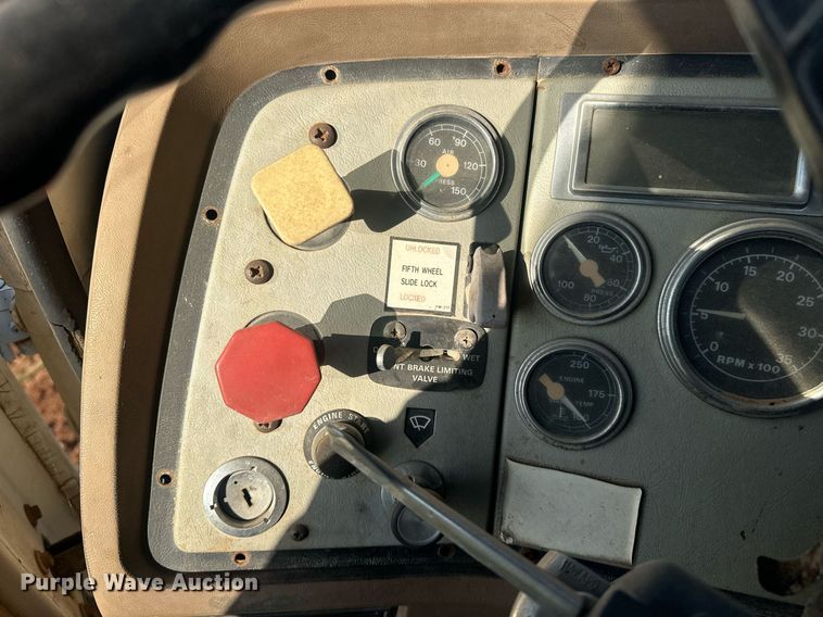 image for item EJ8655 1992 Ford LA9000 truck cab and chassis