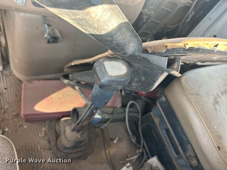 image for item EJ8655 1992 Ford LA9000 truck cab and chassis