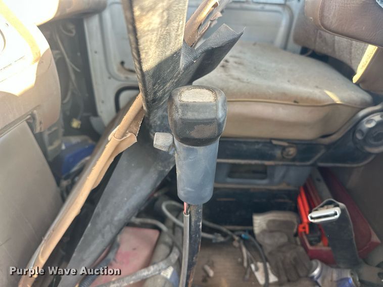 image for item EJ8655 1992 Ford LA9000 truck cab and chassis