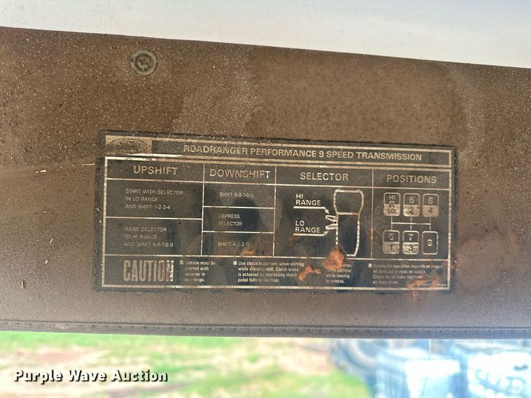 image for item EJ8655 1992 Ford LA9000 truck cab and chassis