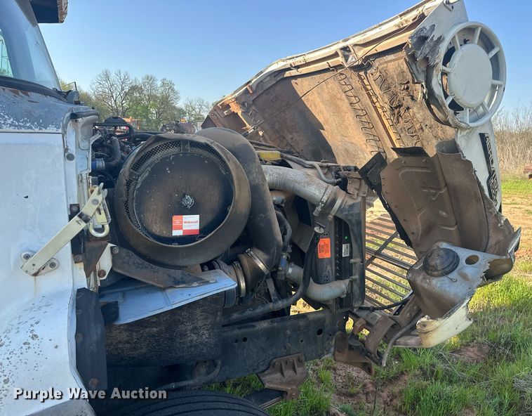 image for item EJ8655 1992 Ford LA9000 truck cab and chassis