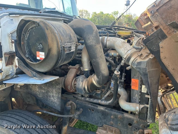 image for item EJ8655 1992 Ford LA9000 truck cab and chassis