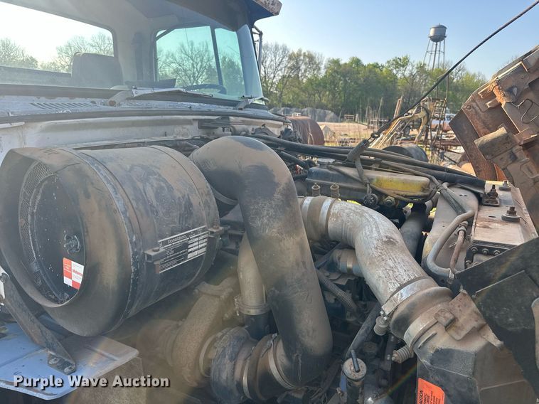 image for item EJ8655 1992 Ford LA9000 truck cab and chassis