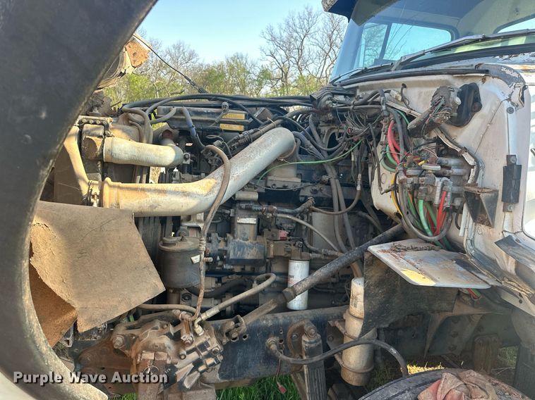 image for item EJ8655 1992 Ford LA9000 truck cab and chassis