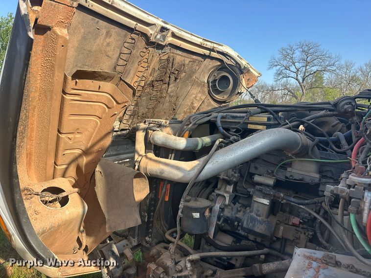 image for item EJ8655 1992 Ford LA9000 truck cab and chassis