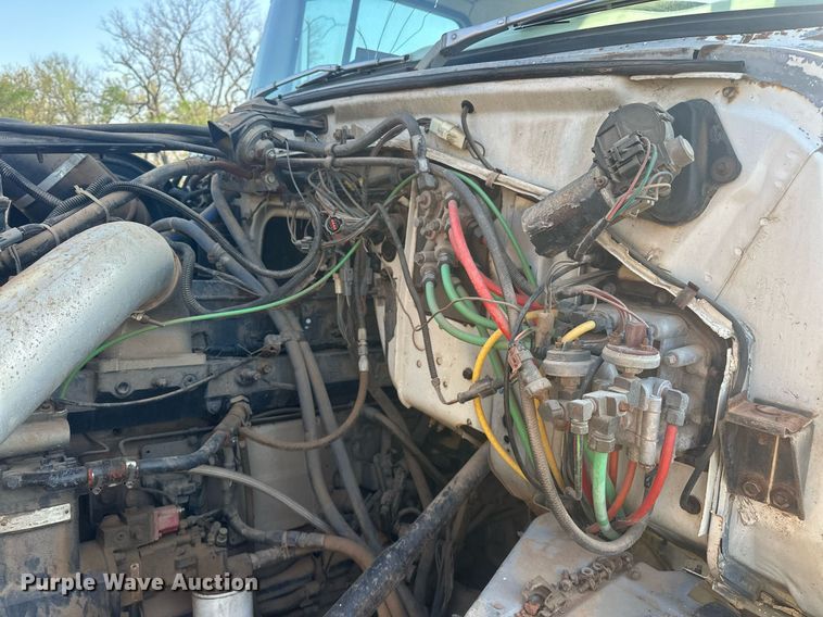 image for item EJ8655 1992 Ford LA9000 truck cab and chassis