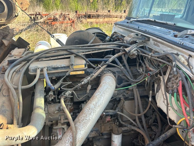 image for item EJ8655 1992 Ford LA9000 truck cab and chassis