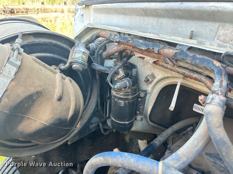 image for item EJ8655 1992 Ford LA9000 truck cab and chassis