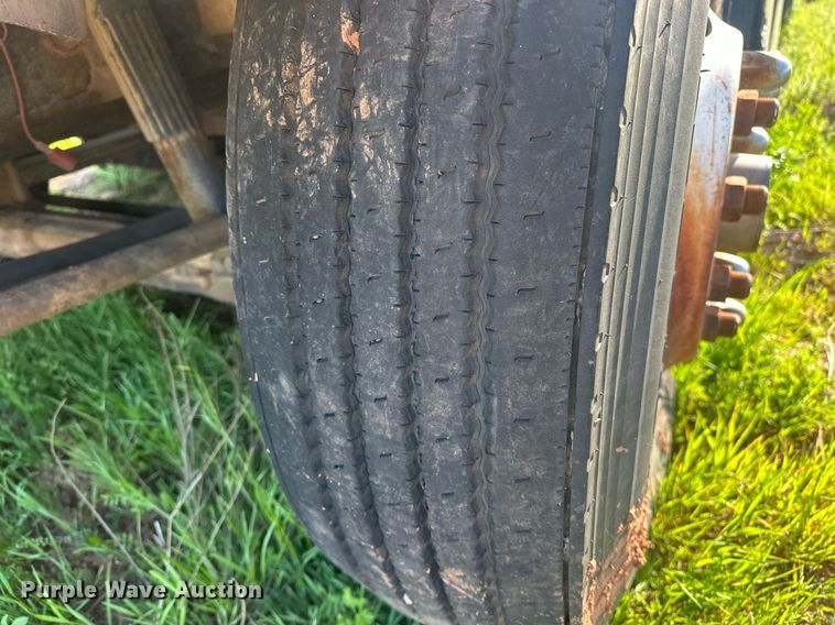 image for item EJ8655 1992 Ford LA9000 truck cab and chassis