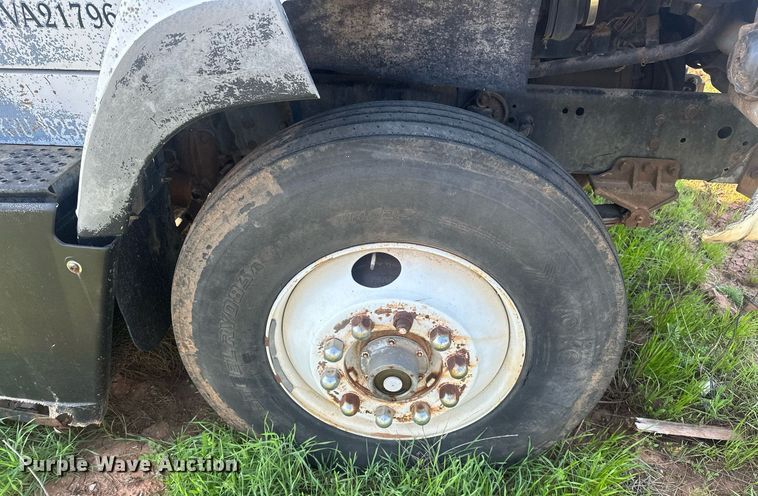 image for item EJ8655 1992 Ford LA9000 truck cab and chassis