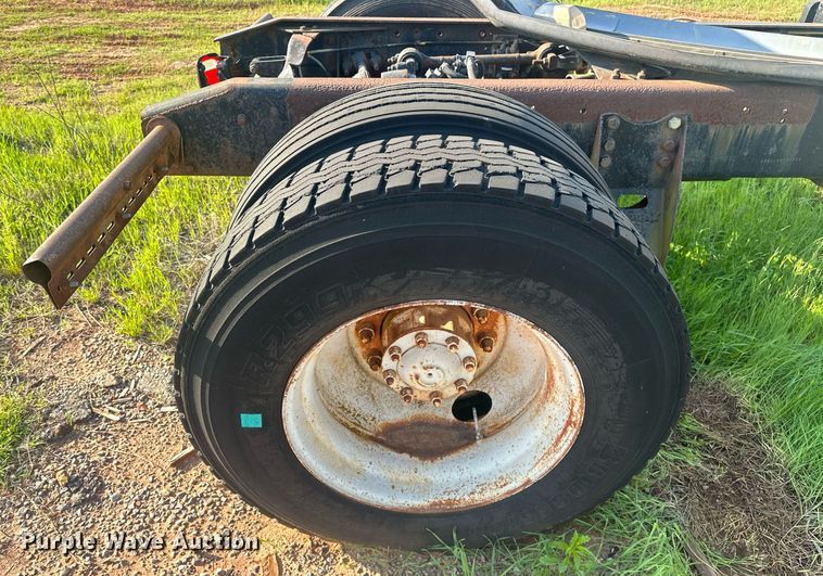 image for item EJ8655 1992 Ford LA9000 truck cab and chassis