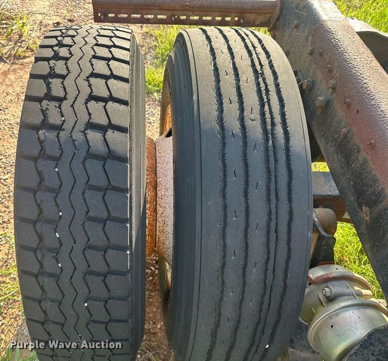 image for item EJ8655 1992 Ford LA9000 truck cab and chassis