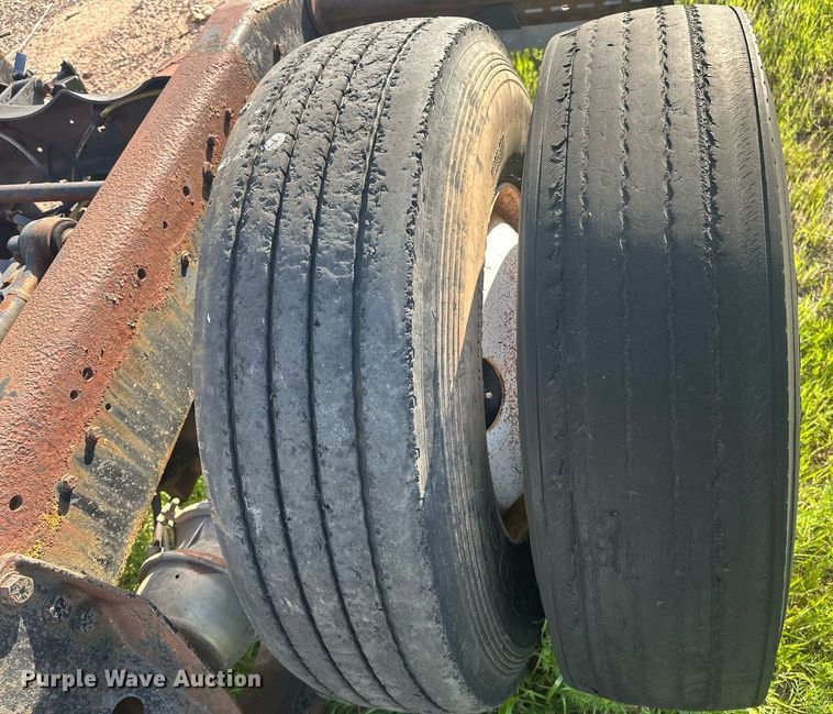 image for item EJ8655 1992 Ford LA9000 truck cab and chassis