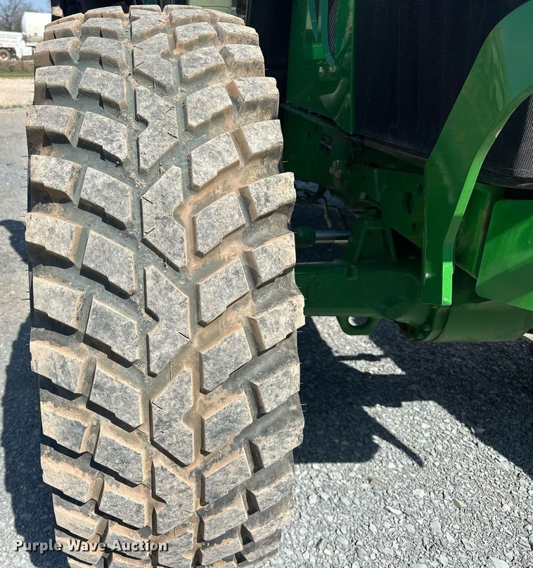 image for item EJ8656 2021 John Deere 6110M MFWD tractor