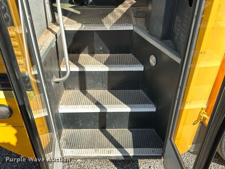 image for item EK0445 1998 International Thomas Built school bus